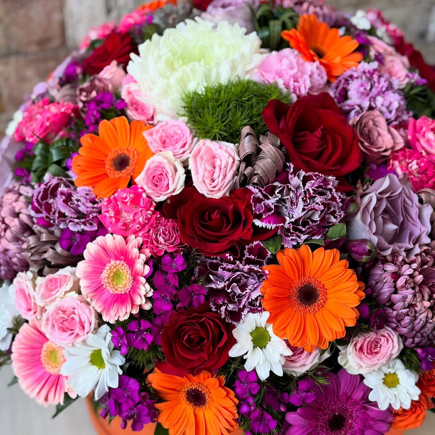 Renklerin Dansı Gül ve Gerbera Aranjmanı