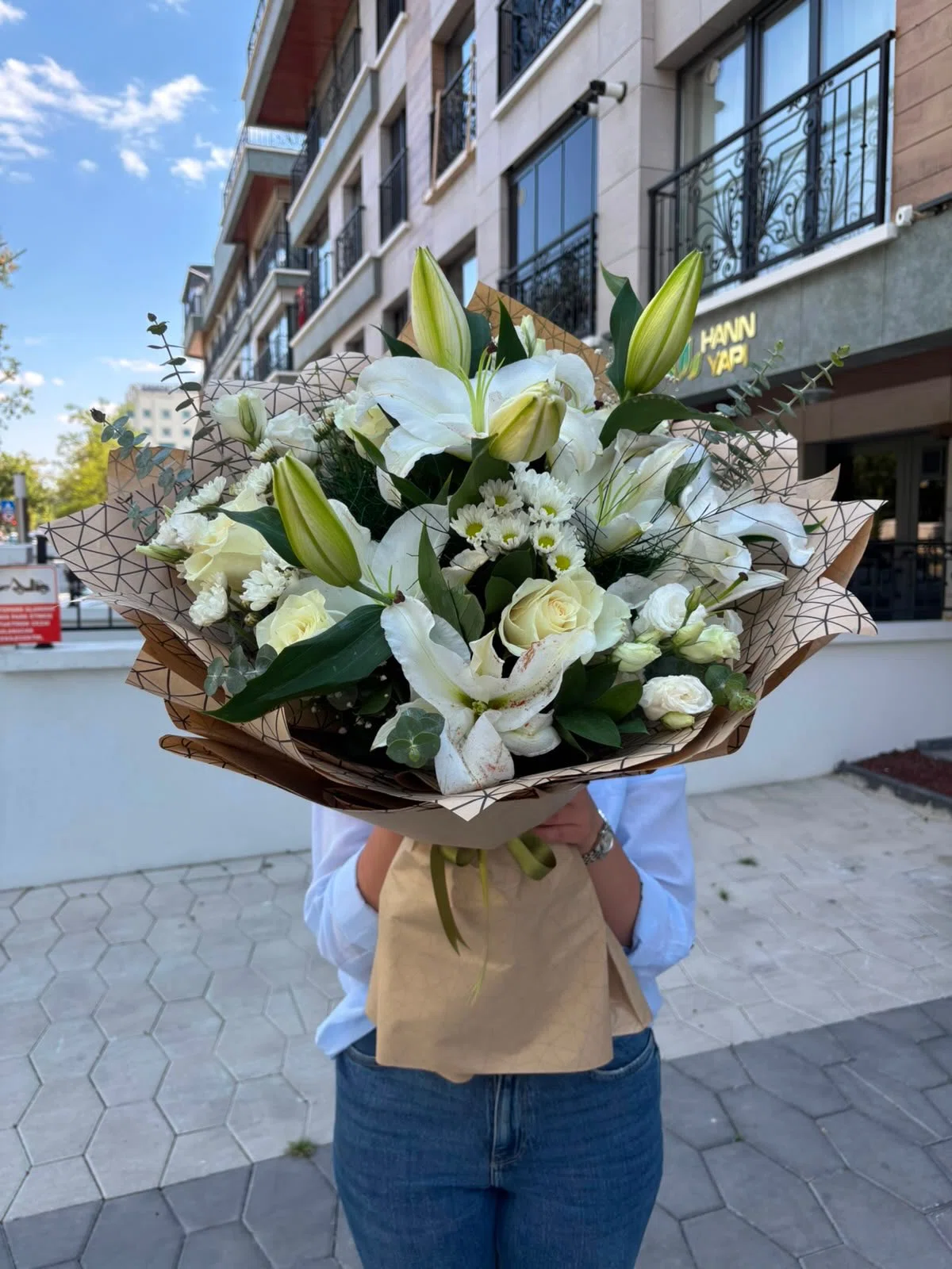 Beyaz Şaheser Lilyum ve Gül Buketi