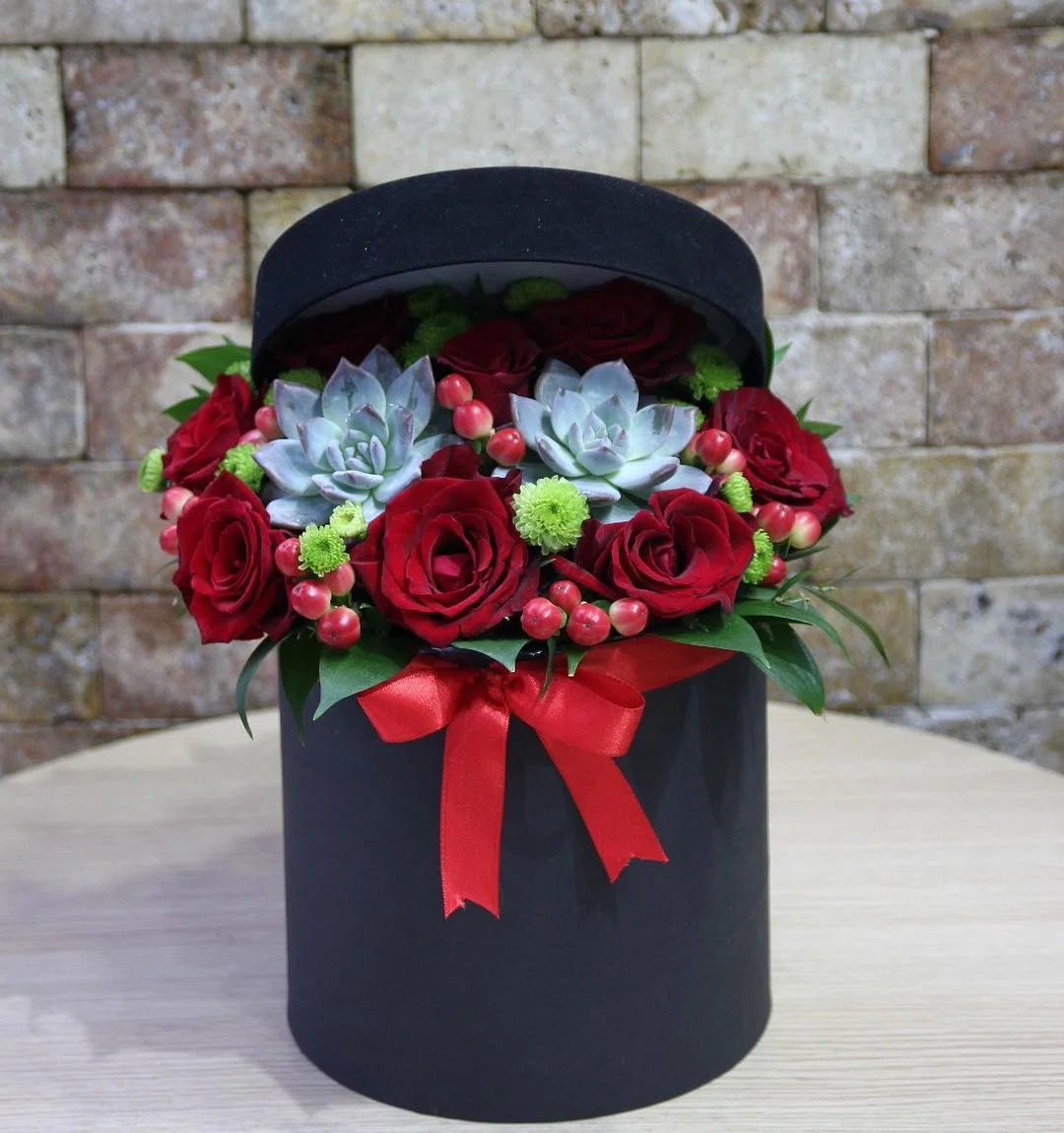 Kırmızı Tutku – Gül ve Sukulent Çiçek Kutusu