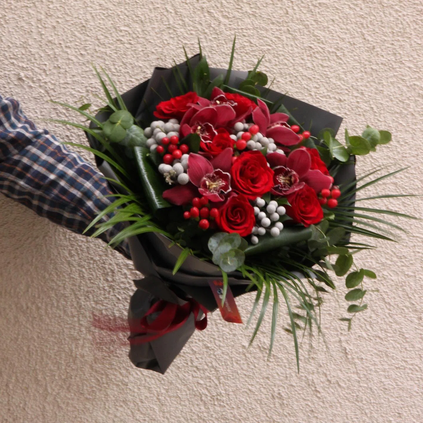 Kırmızı Gül ve Bordo Orkide Buketi