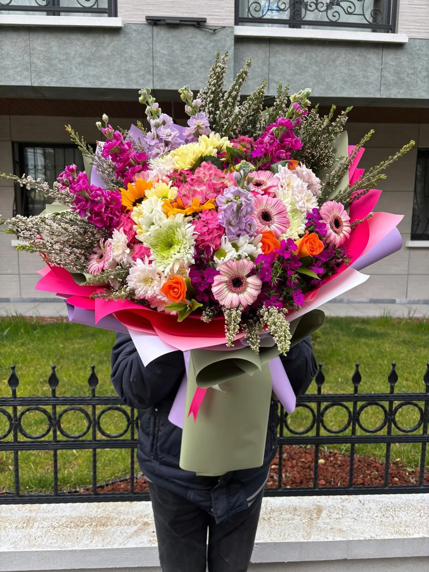 Bahar Neşesi Krizantem ve Gerbera Aranjmanı